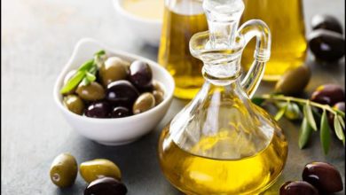 زيت الزيتون على الشعر