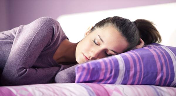9 أشياء تحدث لك عند النوم في غرفة باردة